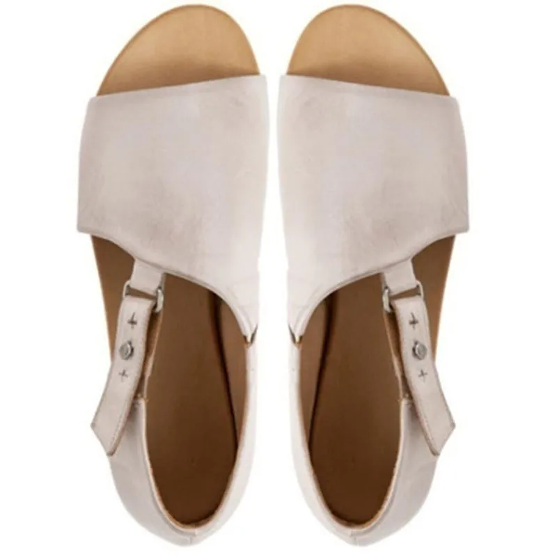 Flat bottom versatile sandals