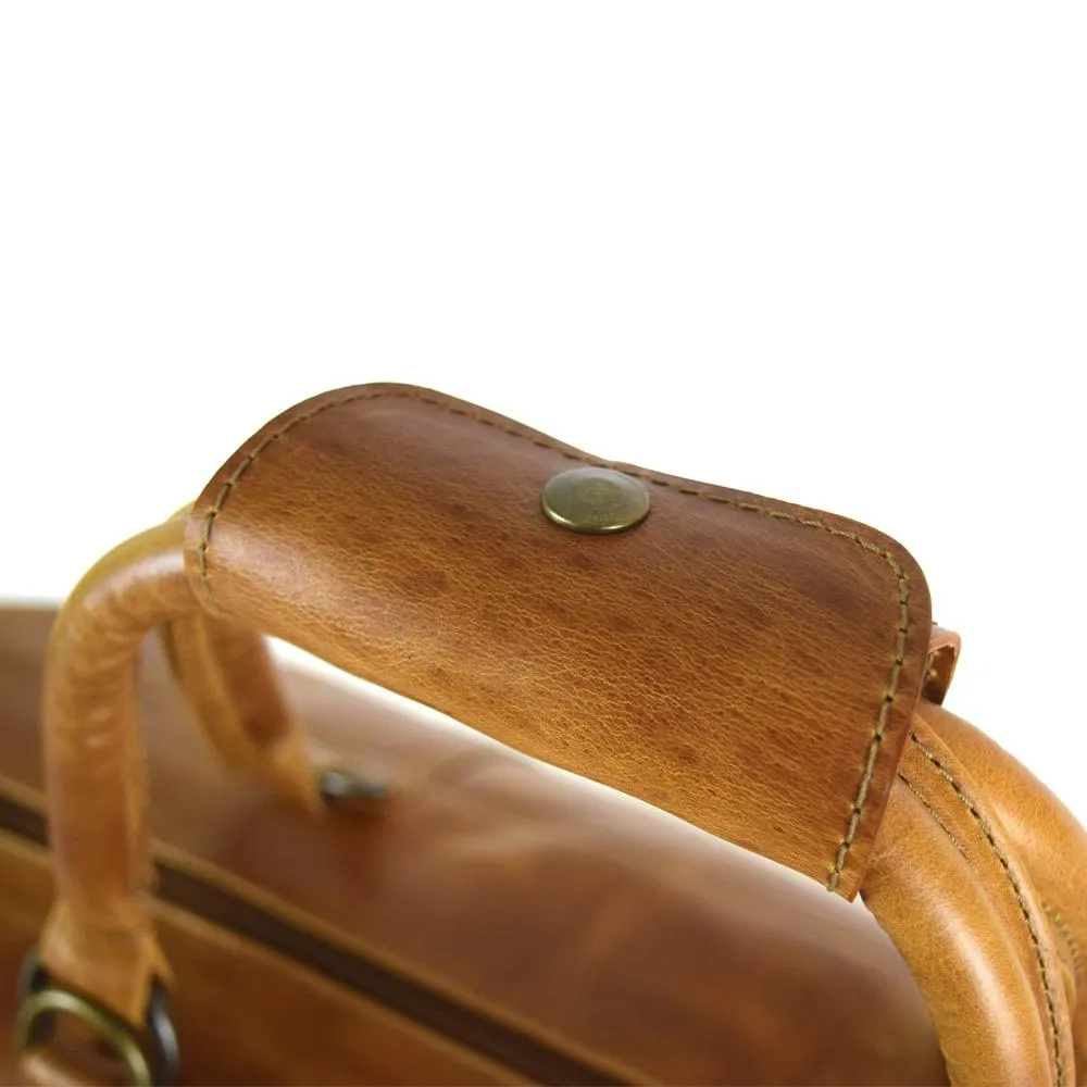 Weekender Bag with shoe compartment in Cognac color Leather - Professional Players Favorite